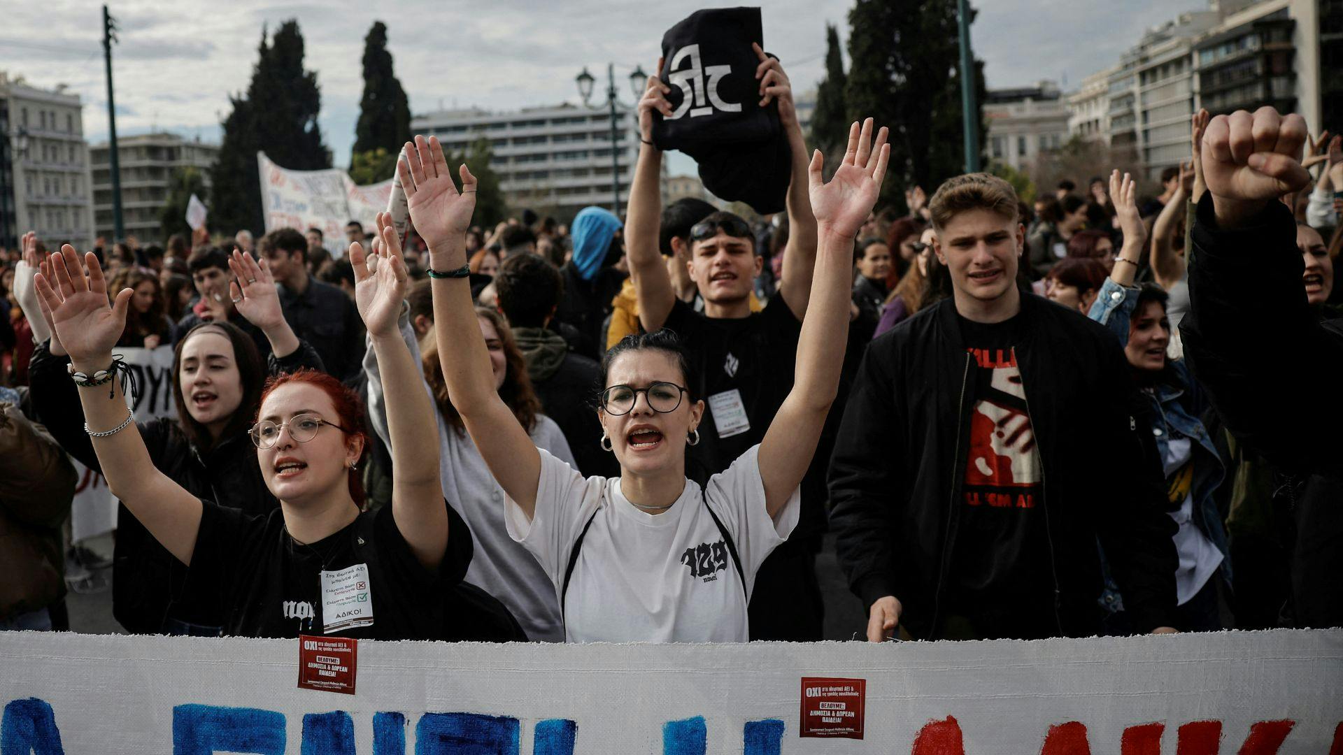 Greek students defend free education