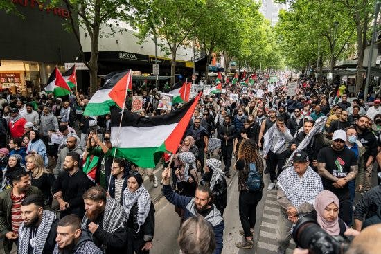 Thousands defy scare campaign to protest for Palestine