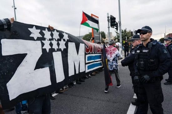 Labor’s cops break up Palestine picket at Melbourne port