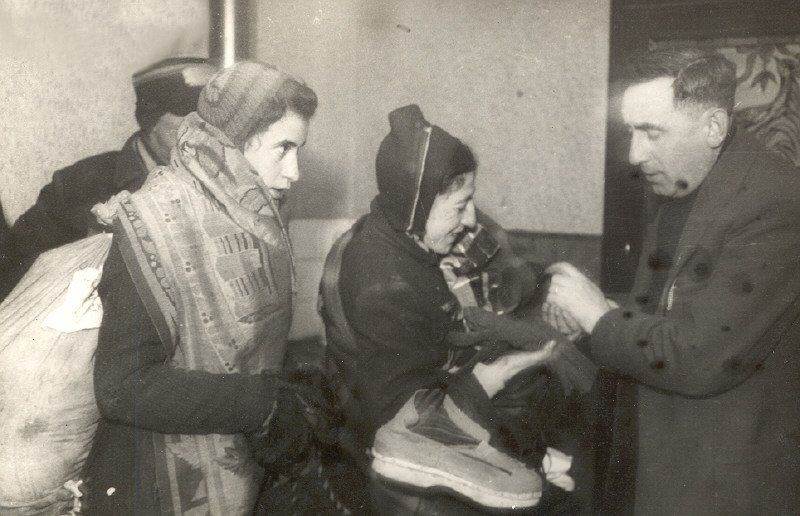 A Jewish Council clerk in the Lodz ghetto with women scheduled for deportation
